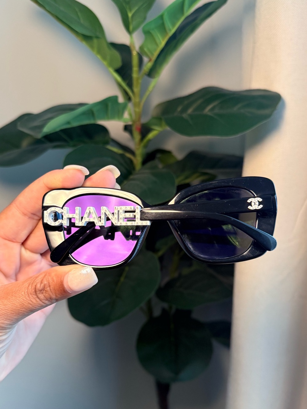 CHANEL Black sunglasses